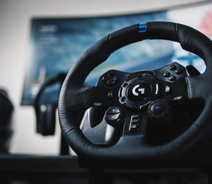 Excellent prix sur l'ensemble volant + pédales + shifter Logitech G923 pour PC/PlayStation